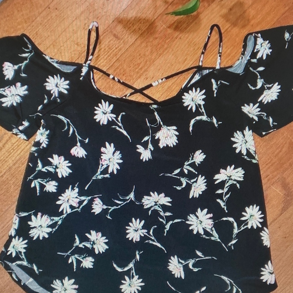 Kaileigh Black Cold-Shoulder Daisy Print Crisscross Strap Top